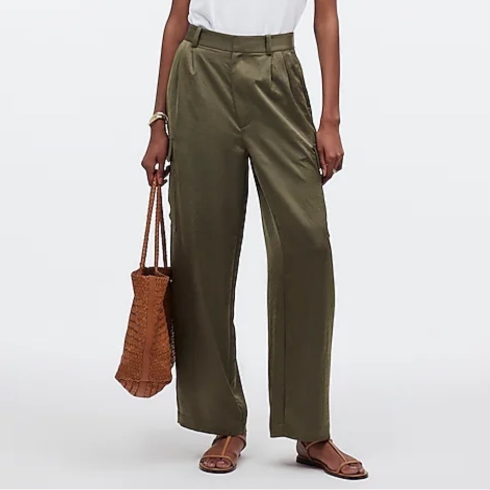 Madewell High-Rise Straight Cargo Trousers in Satin